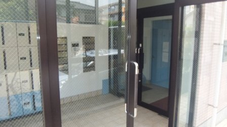 ＷＩＺのエントランス|宅配ＢＯＸ付きです。