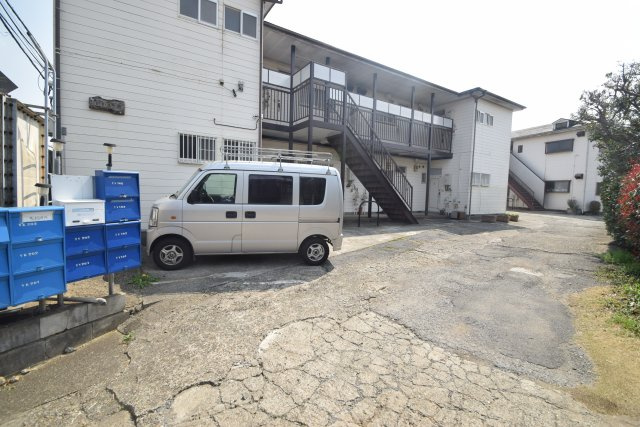 シュロスＴＹの玄関|収納もある玄関です