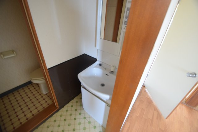 シュロスＴＹの洗面所|コンパクトで使いやすい洗面所