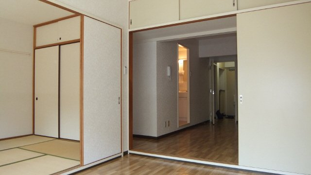 ゴールデンタウン岡崎の寝室|リフォームもきれいですよ♪