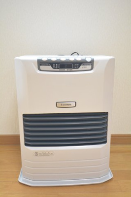 【その他】 | コーポラスパークタウンA | FFストーブ、カードリッジタンク式、リビングのみにあります。