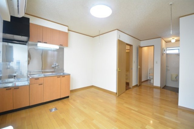 【居間・リビング】 | コーポラスパークタウンA | こちらのリビングで趣味の時間をお楽しみください