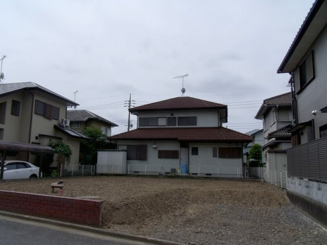 鴻巣市赤見台３丁目の売地の前面道路含む現地写真