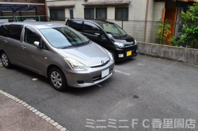 ブルースカイ山宗の駐車場|敷地内専用駐車場