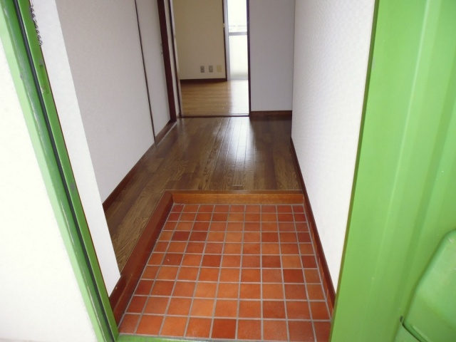 明神マンション3号の玄関
