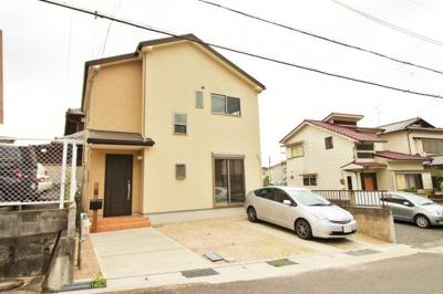 【外観】 | 大津市稲津2丁目　中古戸建 | 周りの家との空間が広く、静かな環境です。