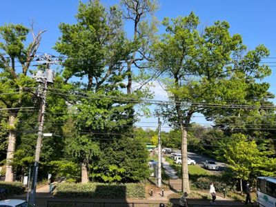 【展望】 | ベルコート井の頭 | 眺望　左側にジブリの森美術館があります。
