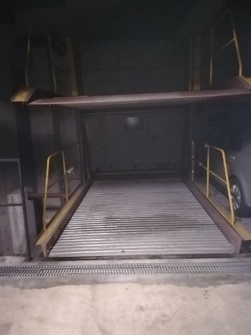 【駐車場】 | 平方パーキング　No.15 | 正面にある昇降エレベーターに乗って、地下におり、地下でさらに機械式駐車場2段になっています。車高制限１６００ｍｍまで、車重制限も基本的に１６５０ｋｇくらいまで。その他車を入れてみてご相談ください。