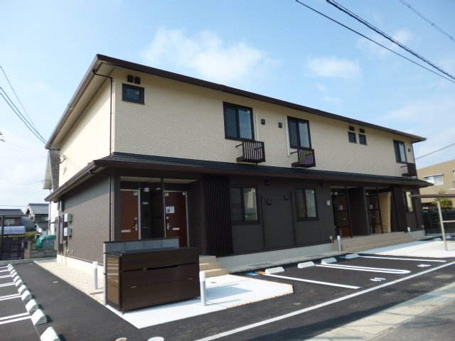 総社市中原のアパートの外観
