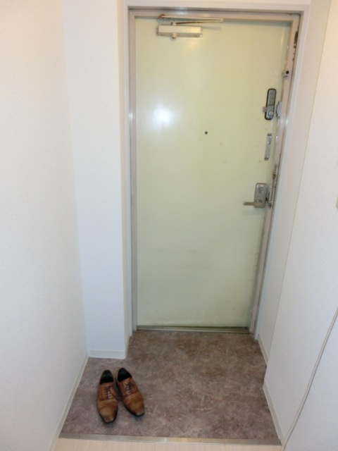 シェイーネ新高の玄関