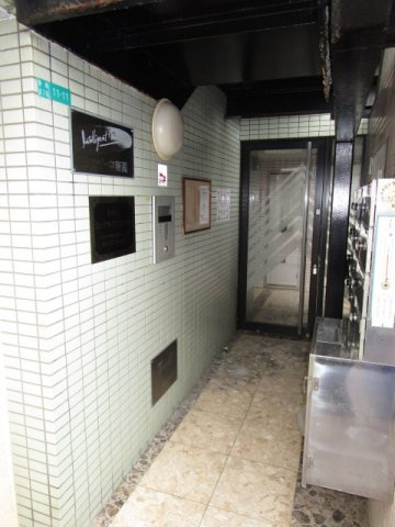 シェイーネ新高のエントランス