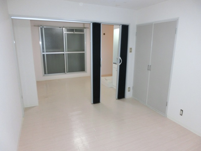 シェイーネ新高の洋室