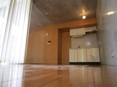 【洋室】 | Quad Court