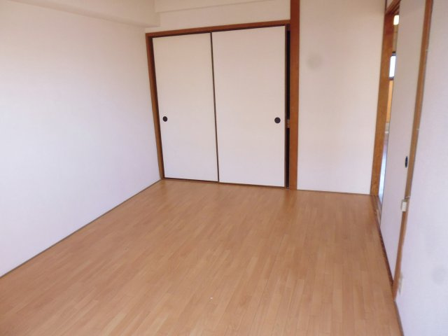 明神マンション2号の洋室