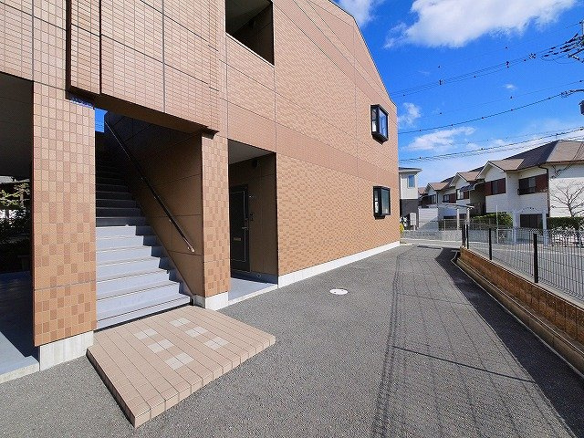 LEGACY学園前のエントランス|毎日通るエントランスはこのようになっています