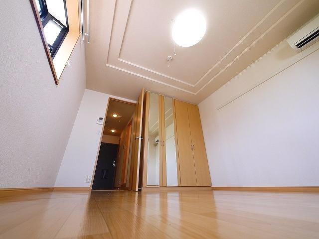 LEGACY学園前の寝室|落ち着いた色調の洋室です