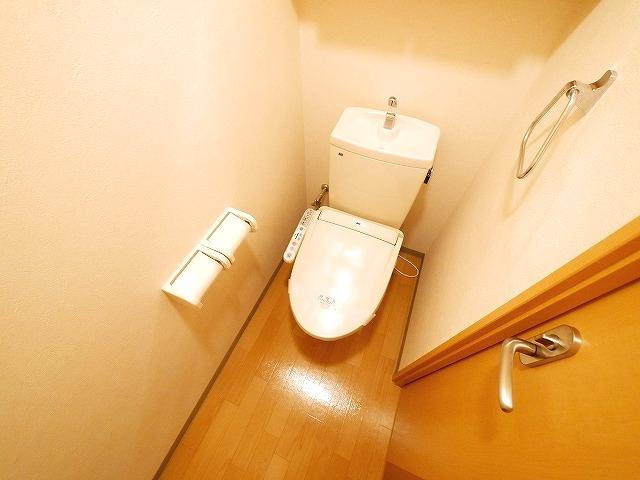 LEGACY学園前のトイレ|落ち着いた色調のトイレです