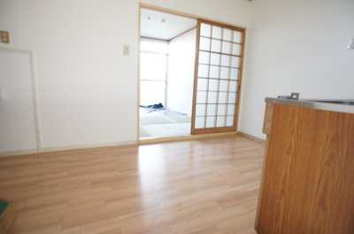 【居間・リビング】 | 常盤ハイツ | お部屋明るいです