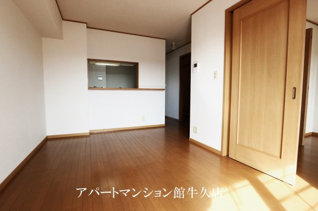 レジデンスさくら台Dの居間・リビング