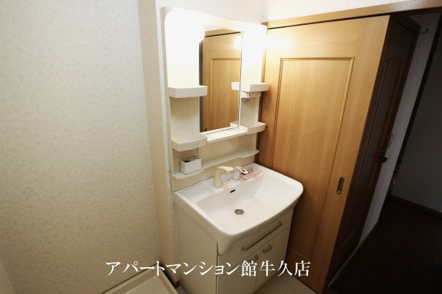 レジデンスさくら台Dの洗面所|シャワー付き洗面台♪