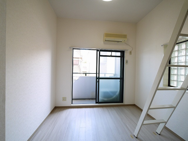 シティパレス学園前Ｐ７の居間・リビング