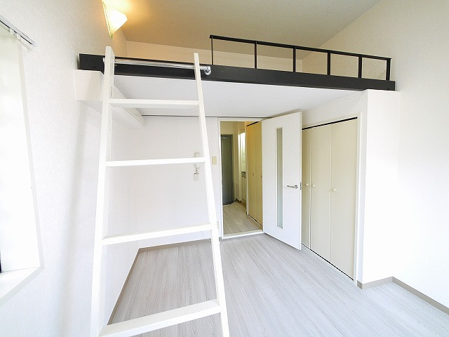 シティパレス学園前Ｐ７の洋室