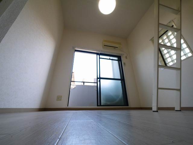 シティパレス学園前Ｐ７の洋室