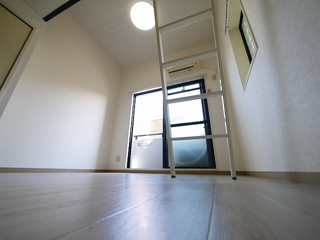 シティパレス学園前Ｐ７の洋室