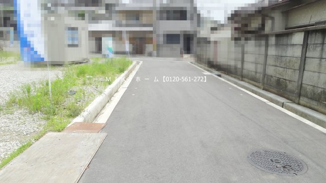 箕面市桜ケ丘２丁目　土地　１号地の前面道路含む現地写真