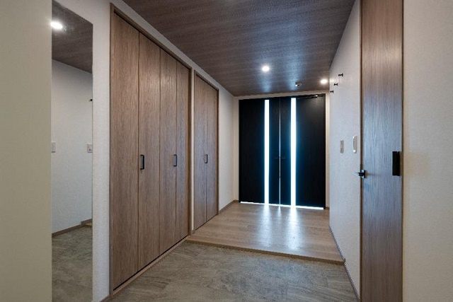 港区西麻布４丁目の賃貸マンションの玄関