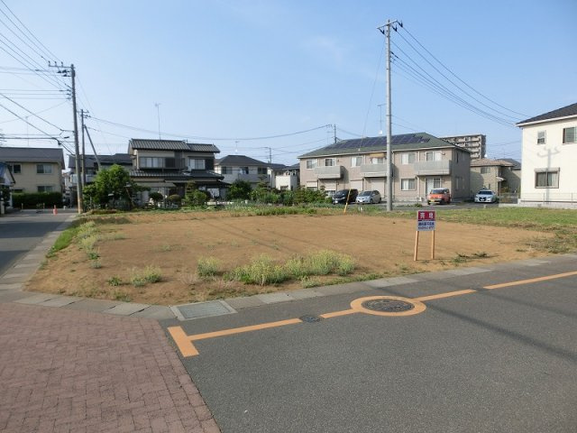 鴻巣市すみれ野の売地の前面道路含む現地写真