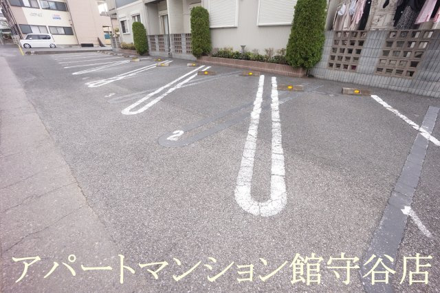 ロハスコートの駐車場