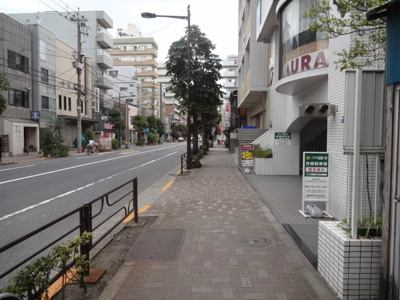 【周辺】 | アズール上野 | アズール上野　建物前