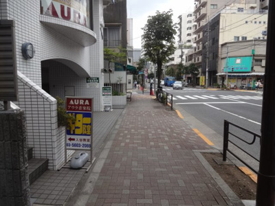 【周辺】 | アズール上野 | アズール上野　建物前