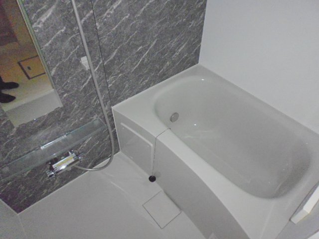 ハピネスオリーブの浴室