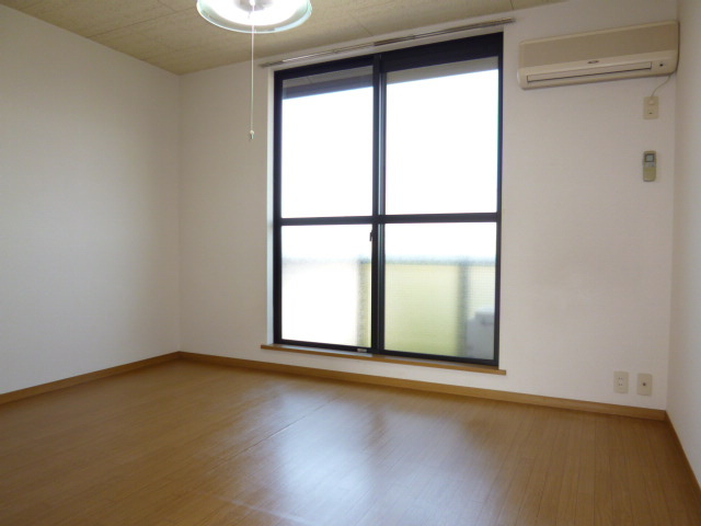 リビエール倉敷Ａの居間・リビング|洋室