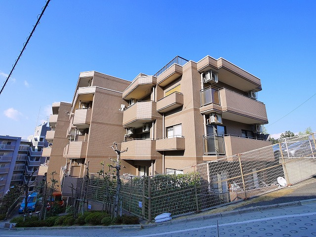 ネオハイツ東生駒の外観