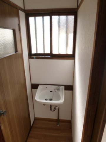 東村山市萩山町３丁目の一戸建ての洗面所
