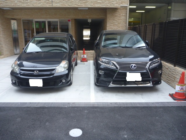 ラクラス長堀橋　BRAVI不動産の駐車場|【ラクラス長堀橋】駐車スペースもあります