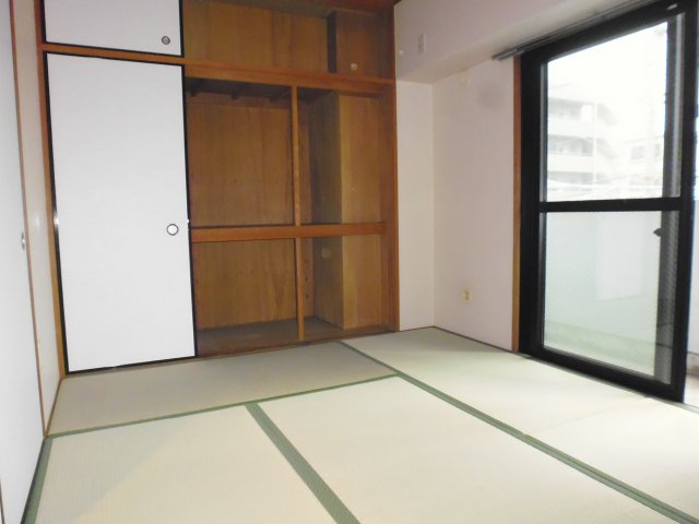 メゾンIYASAKAの和室