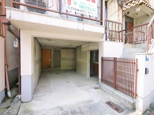 松葉貸家の駐車場