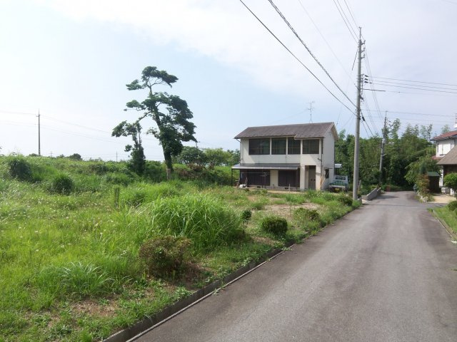 大山町西坪売土地の前面道路含む現地写真
