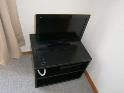 【設備】 | ジューンベリー | 液晶テレビ付きです　※実際はフローリングになります。