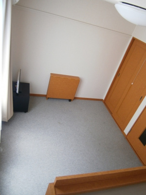 【居間・リビング】 | ジューンベリー | 1階はフローリング、2階以上はカーペットタイプとなります。