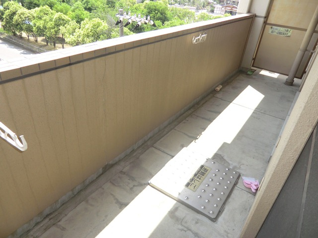 ロイヤルコート歌島のバルコニー