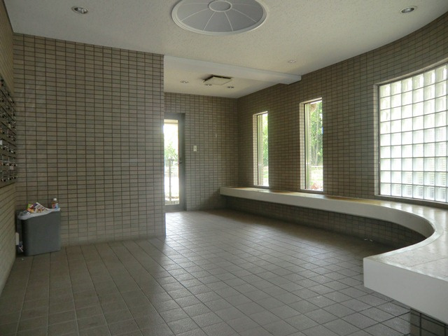 ロイヤルコート歌島のロビー