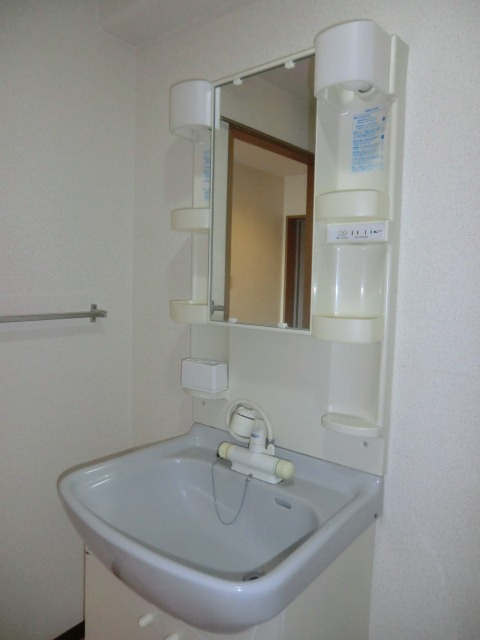 ロイヤルコート歌島の独立洗面台