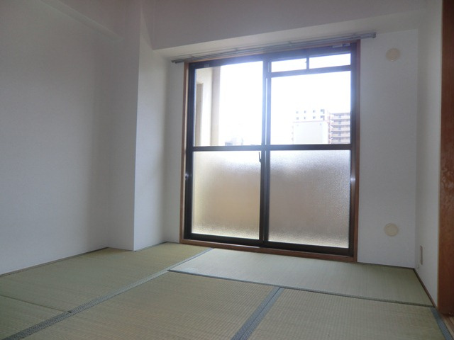 ロイヤルコート歌島の和室