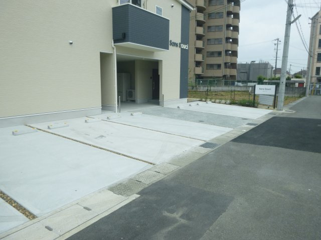 サンスーシの駐車場