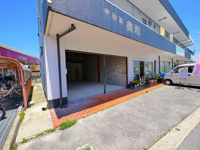 森田ビル（六条２丁目）のエントランス